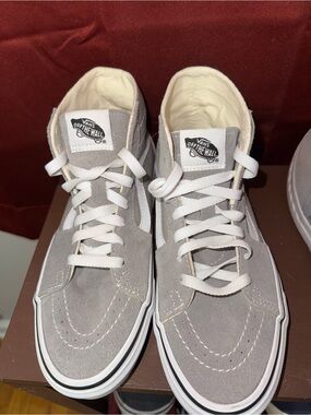 NWOT Vans Sk8-Hi Gray Suede High Top Sneakers Men 5.5 / Women 7